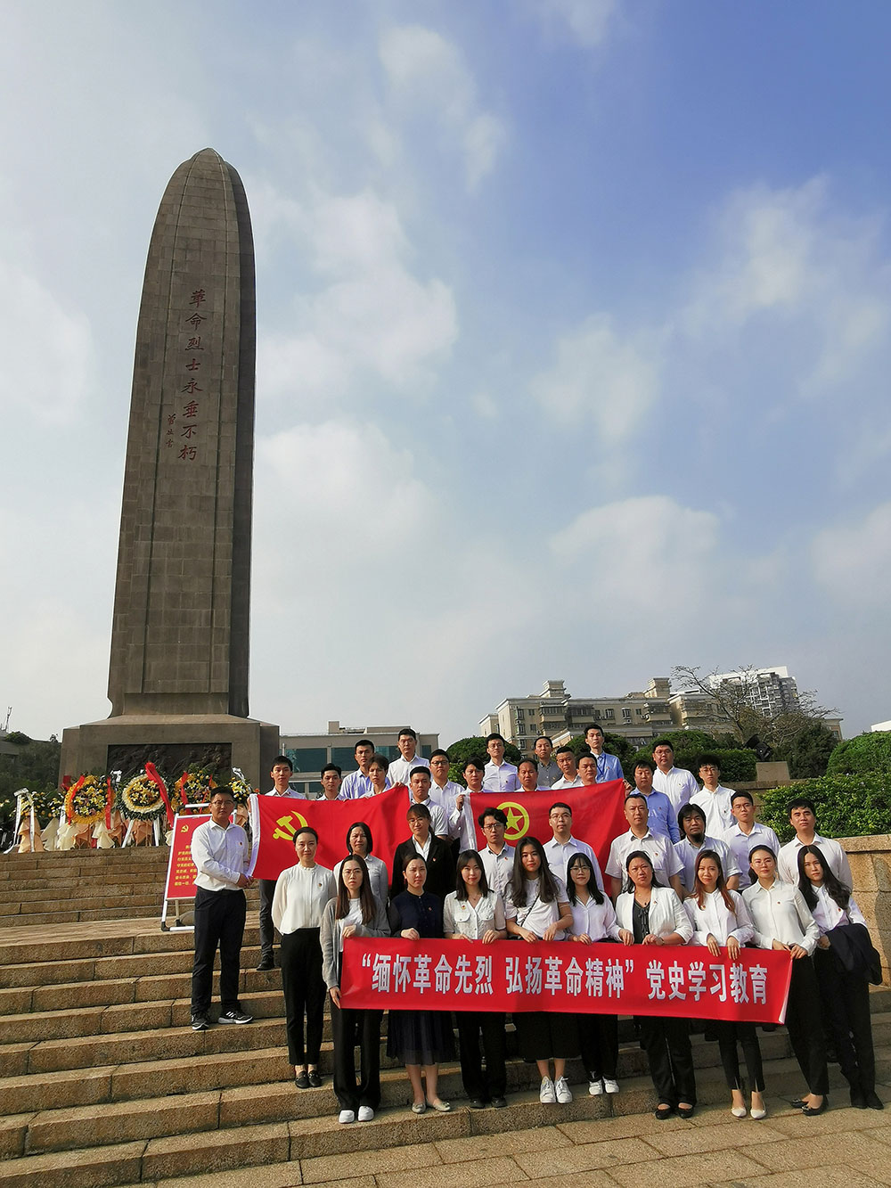 9-人生就是博官网团委组织基层党员、团青年赴深圳革命烈士陵园，开展“缅怀革命先烈-弘扬革命精神”党史学习教育“清明祭英烈”实地祭扫.jpg